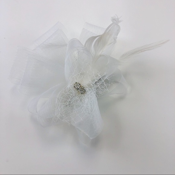 𝅺WHITE fascinator headpiece - Picture 5 of 7